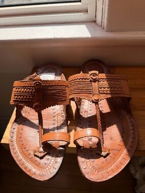 Handcrafted Tan Leather Women’s Toe-Ring Sandals
